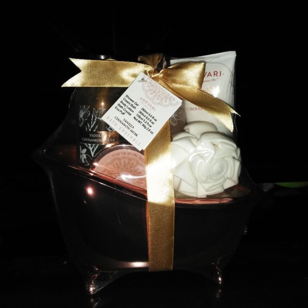 NEW 6 PIECE BATH & BODY PAMPERING GIFT SET